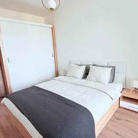 Apartament Lynx - Sky Tower C - View, Balcony & Parking